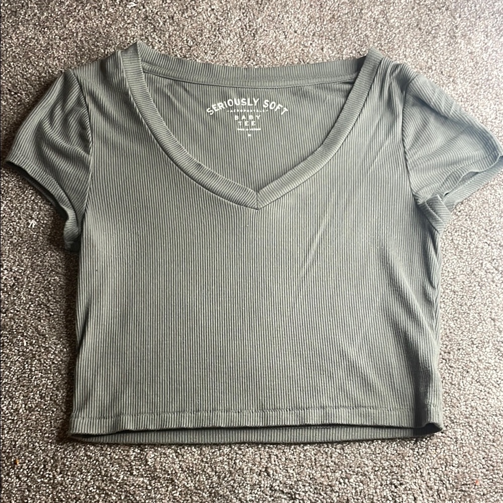 Aeropostale Green Cropped V-Neck T-Shirt